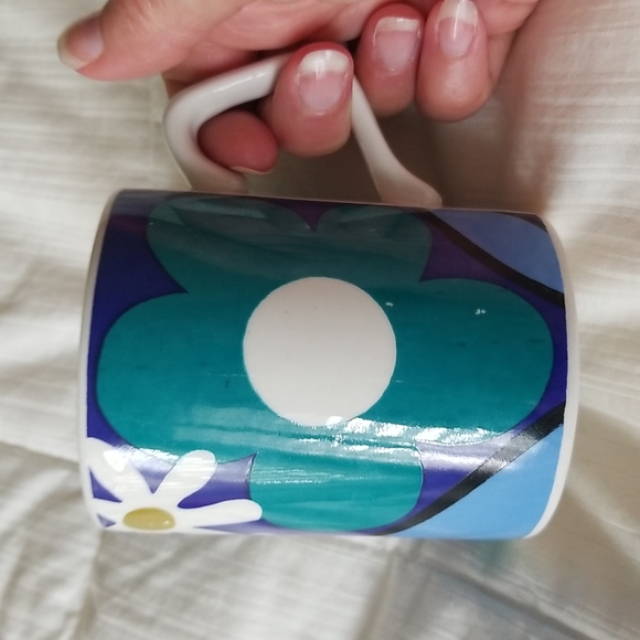 Muriel coffee cup by Arklow - Picture 2 of 3